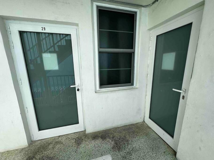 Appartamento South One Bedroom With Parking Spot *