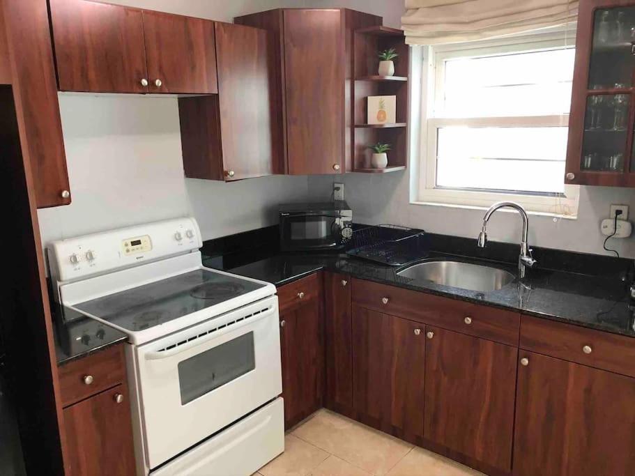 South One Bedroom With Parking Spot Appartamento *